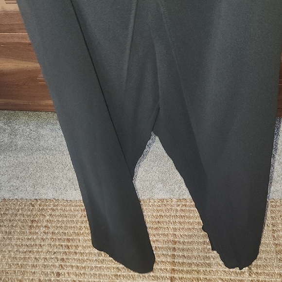 Elegant Black Women's Jumpsuit - Picture 6 of 6